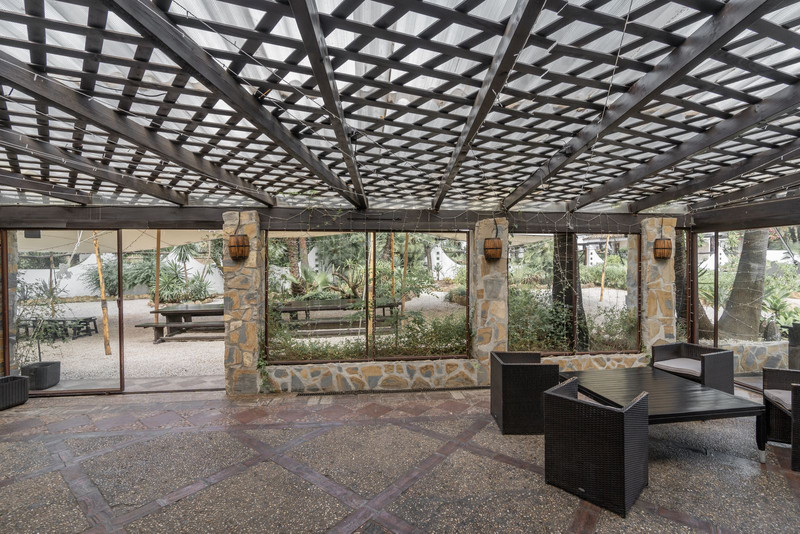 Covered outdoor entertaining terrace