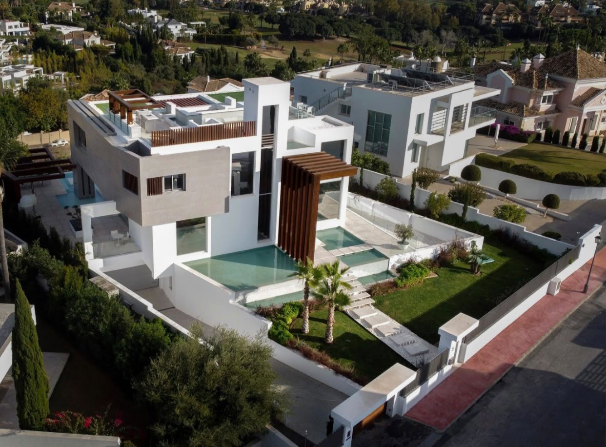 Contemporary six-bedroom villa in Nueva Andalucía, seen from above