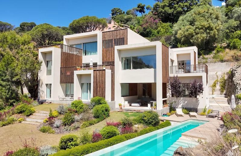Contemporary luxury villa with pool above Marbella