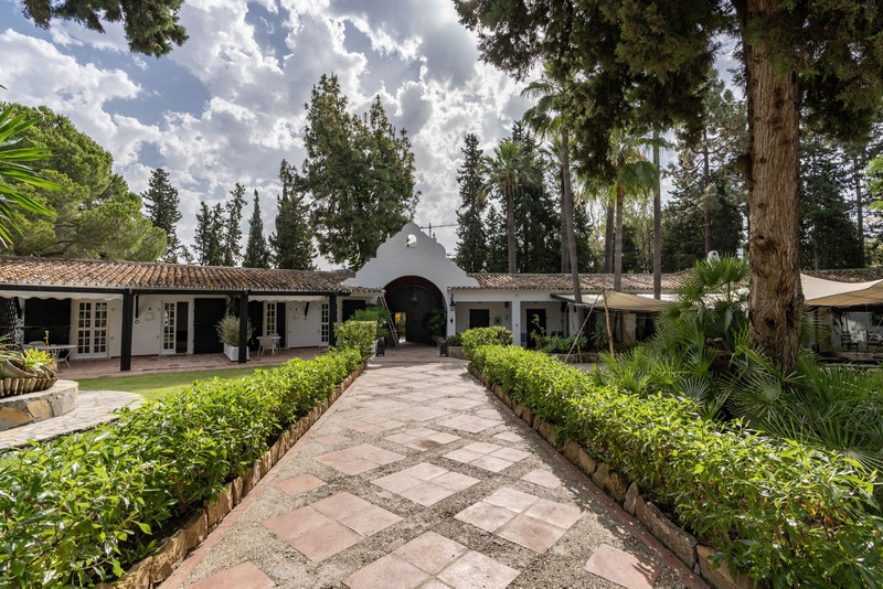 Cortijo-style building with archway entrance